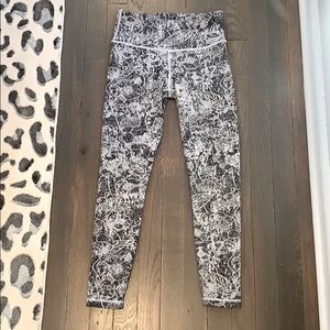 Athleta Elation Graffiti Fluer Sz:XS